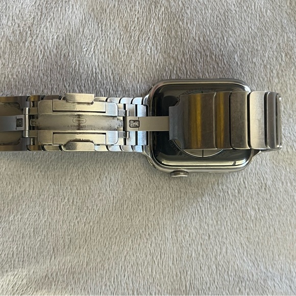 Apple Watch with stainless steel bracelet band/44 mm series 4 ready to pair - Picture 7 of 16